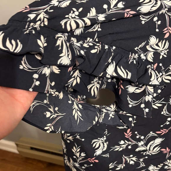 Lane Bryant 28 Navy Blue Floral Ruffle Short Sleeve Top - Picture 5 of 6